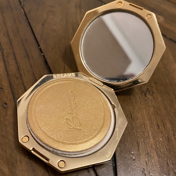 Besame cosmetics Disney Princess Tiana compact - Picture 4 of 7